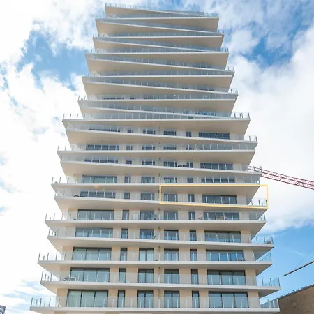 Luxurious New With Stunning Views Appartement *