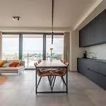 Luxurious New With Stunning Views *
